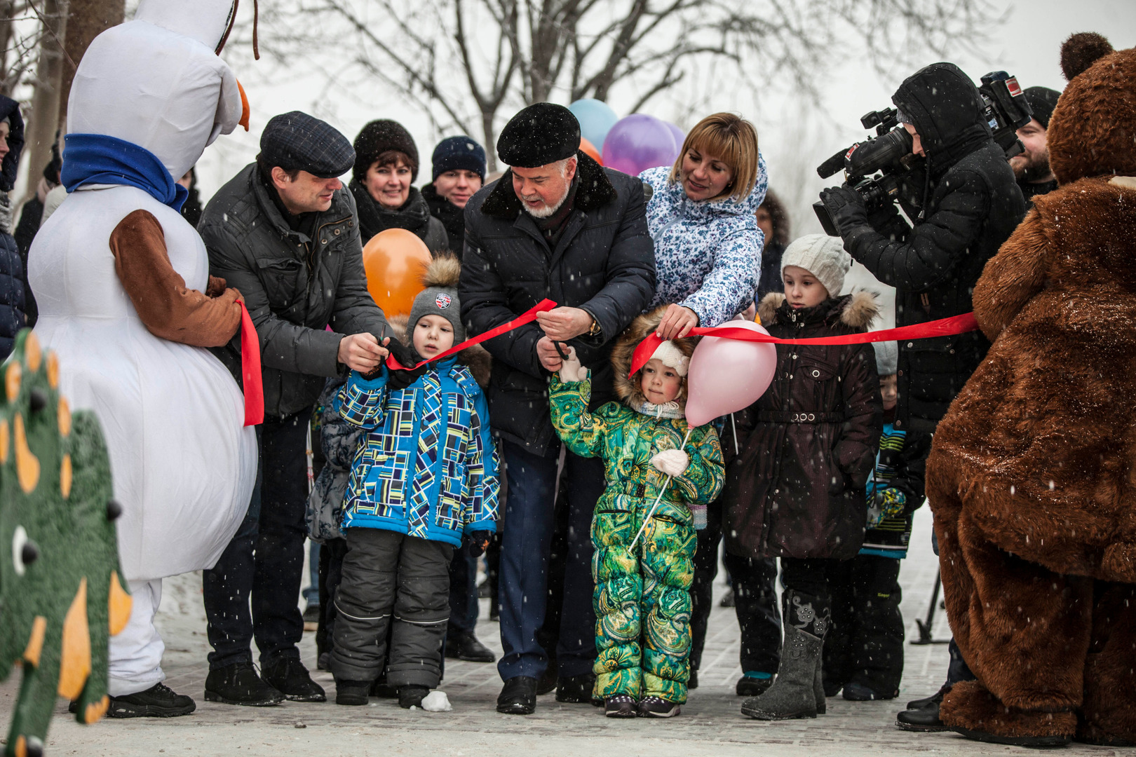 Деткино сургут. Открытие новой детской площадки на Сайма. Детские городские площадки Сургута в парке за Саймой. Открытие новой площадки за Саймой Сургут. Куда пойти с детьми в Сургуте.